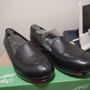 Dansko Debra Nappa in Black Leather New in box. Size 10-10.5